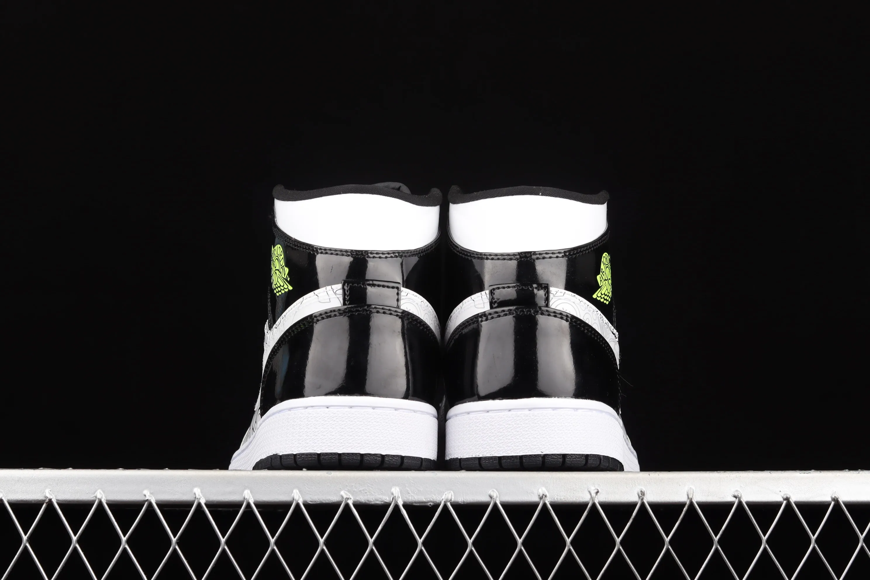 All categories Air Jordan Jordan series basketball shoes Air Jordan 1 Mid Air Jordan 1 Mid SE AJ1 Joe 1 white and black mid-top basketball shoes DC4099-100